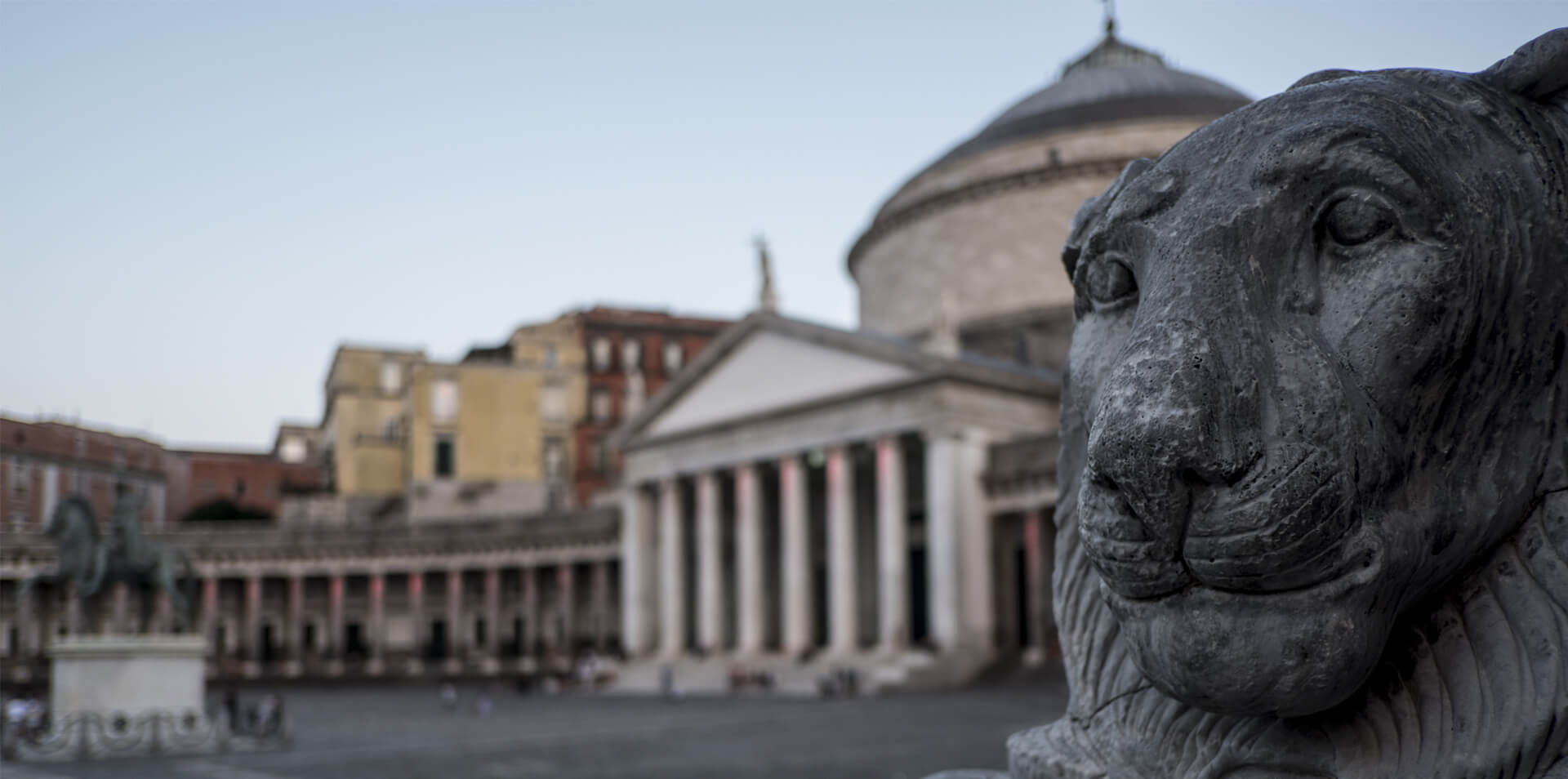 Casa Laura 216, la tua vacanza nel cuore di napoli, via chiaia vicino Piazza del Plebiscito